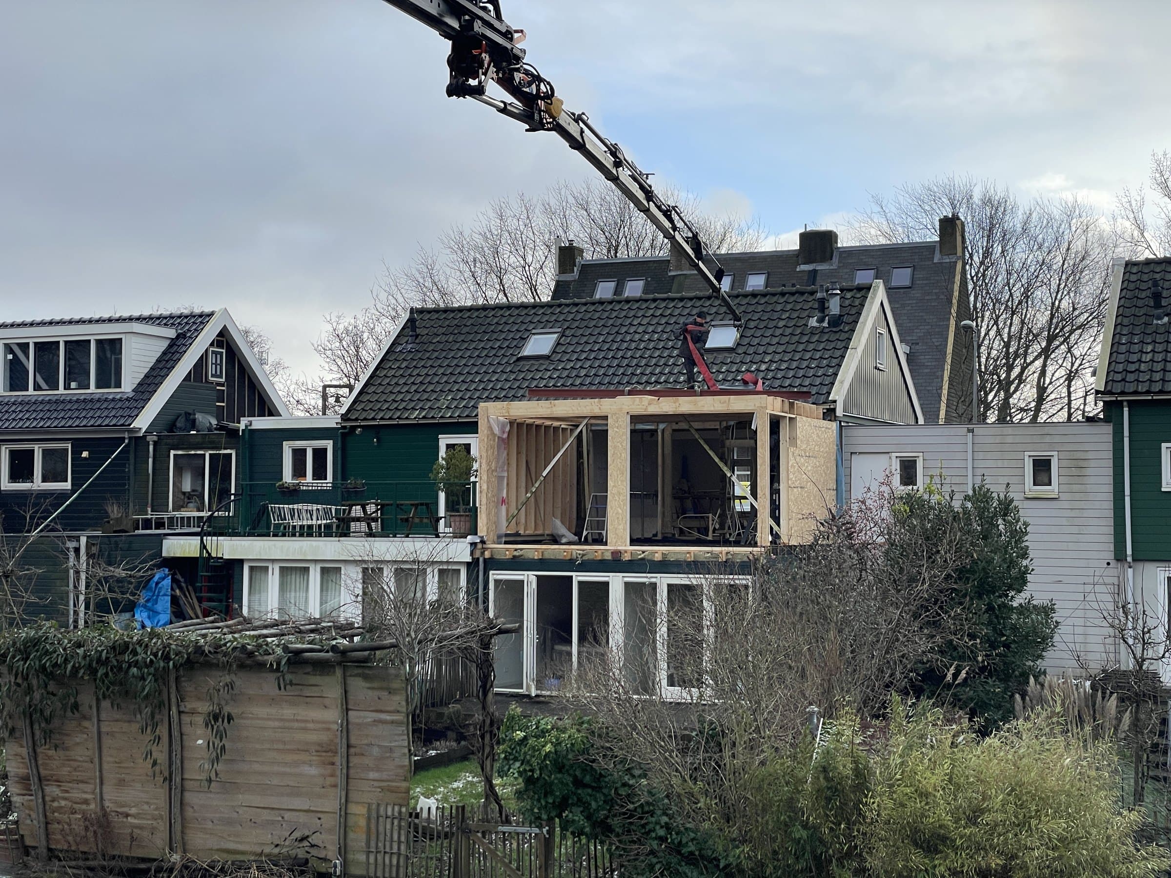 Nieuwe verdieping in houtskelet op een dijkwoning, Amsterdam-Noord